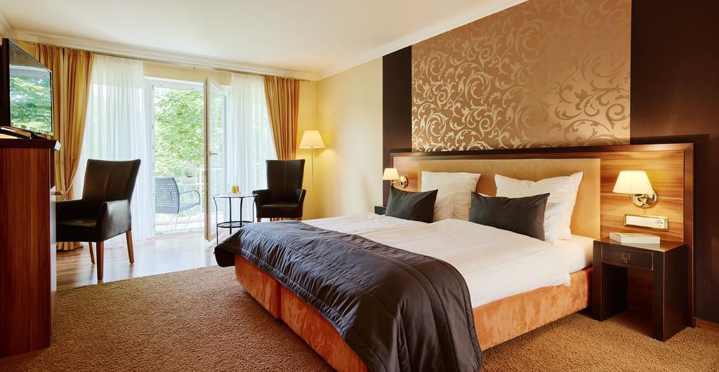 Hotel Erasmus - Mein Genuss- Und Wellnesshotel Trassem ภายนอก รูปภาพ